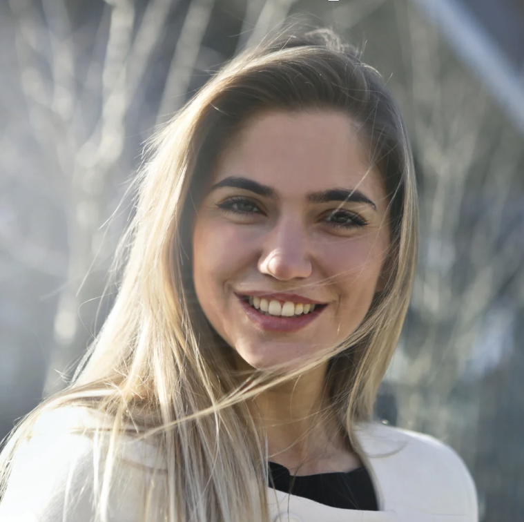 Laura R.
